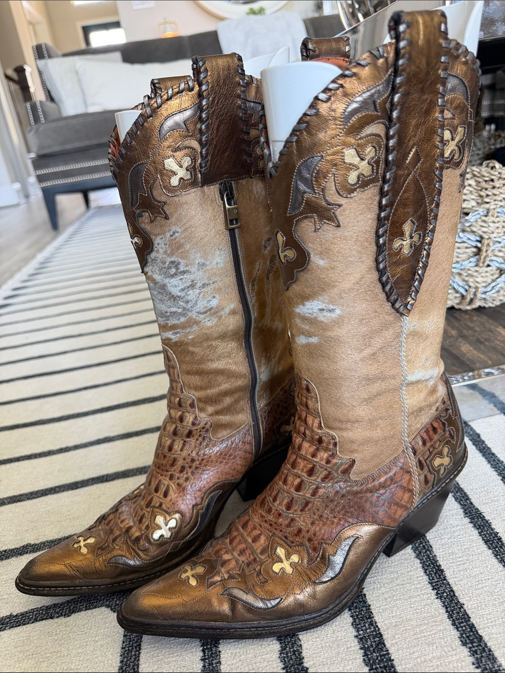 Donald J Pliner distressed Brown Leather Embellished Western Boots - Brown